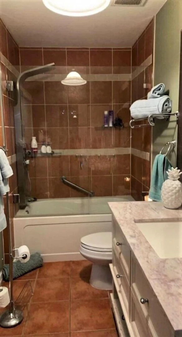 Prosecco Palazzo At Peachland 1 Bedroom Home by Redawning