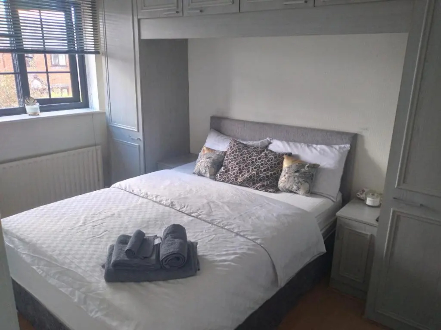 2 Bed House - Sleeps 4 - Pets - Garden - Parking
