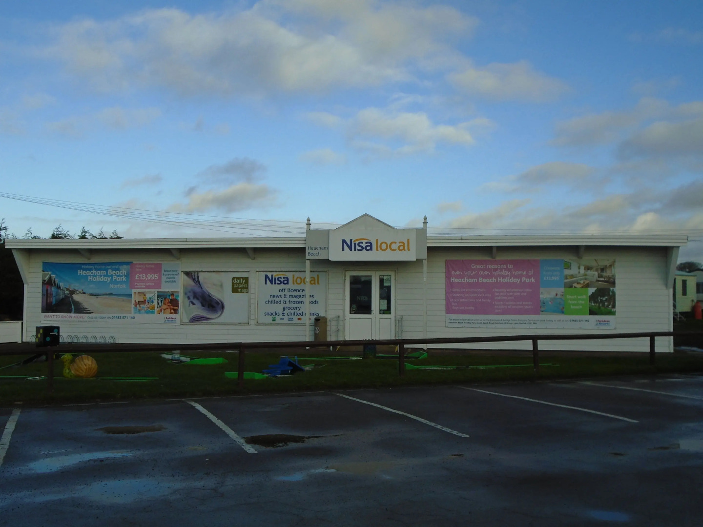 Pets Stay Free 3 Bedroom Caravan at Heacham Beach