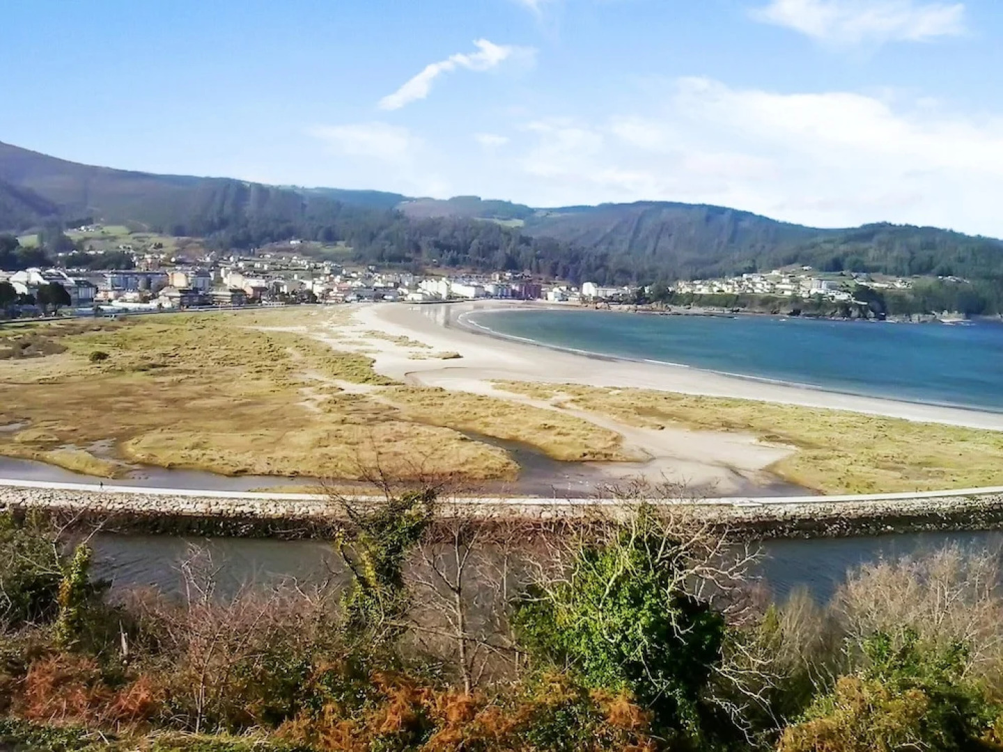 House With 4 Bedrooms in Ourol, With Wonderful Mountain View and Enclo