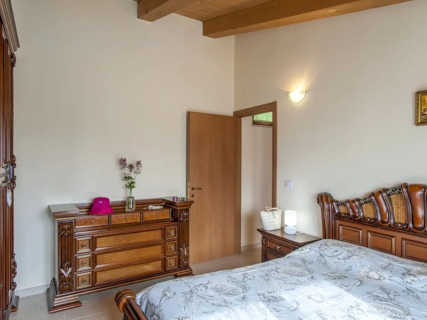 Villa in Pergola With Pool and Beach Nearby