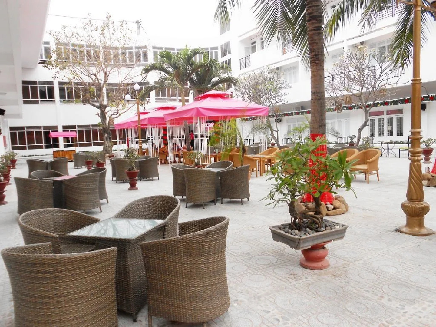 Yasaka Huong Sen Restaurant & Hotel