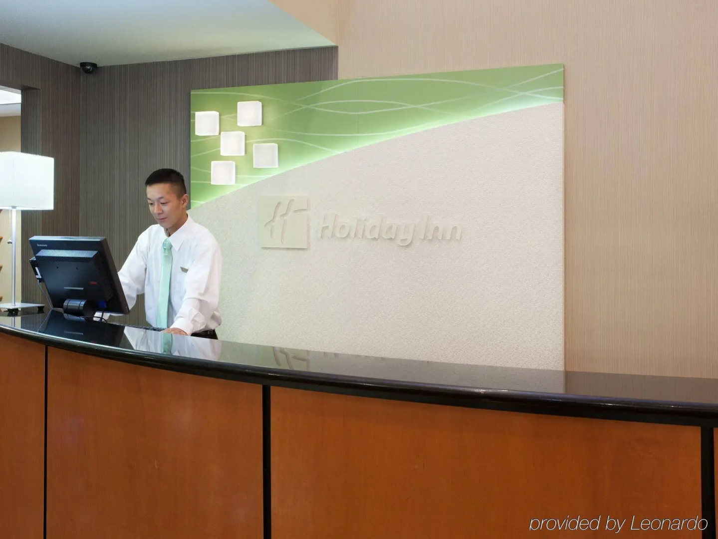 Holiday Inn & Suites Oakland Airport by IHG