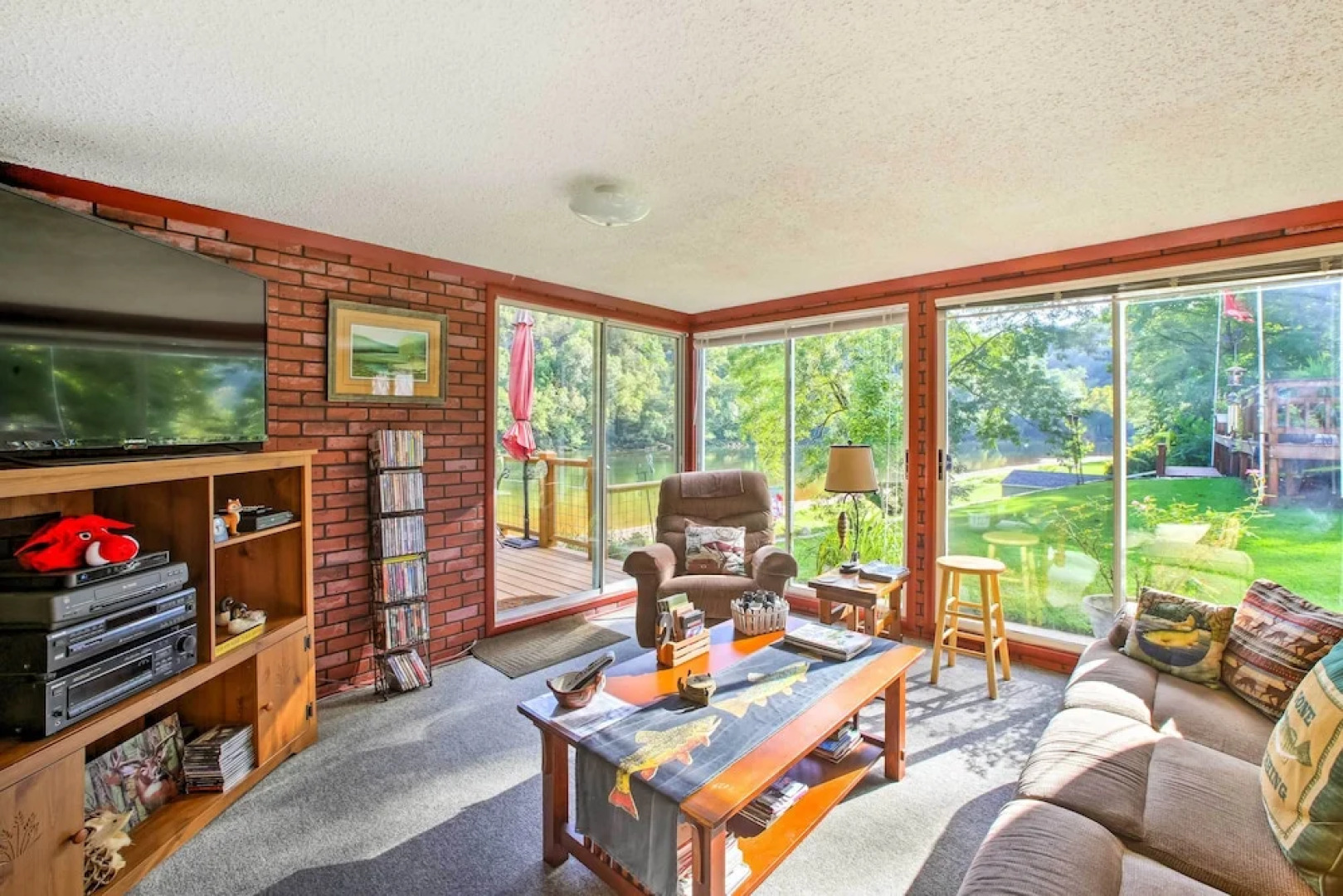 Cozy Waterfront Cottage w/ Deck on White River!