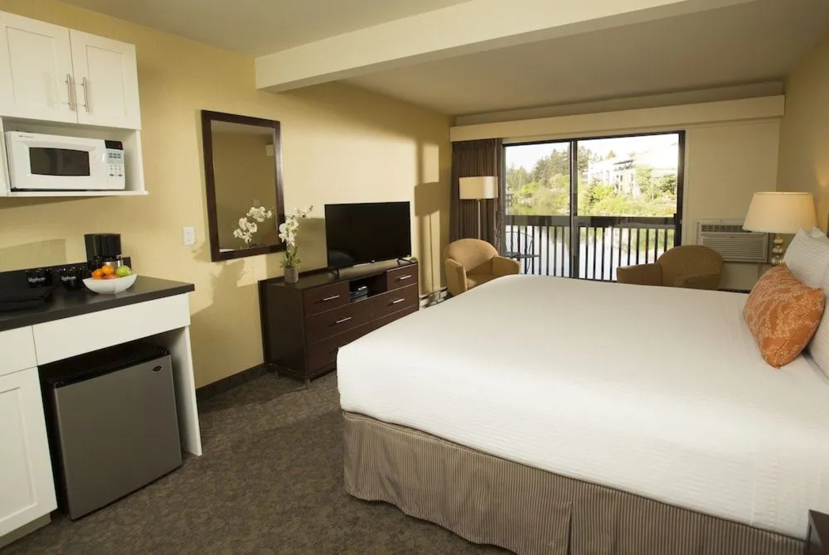 Lakeshore Inn