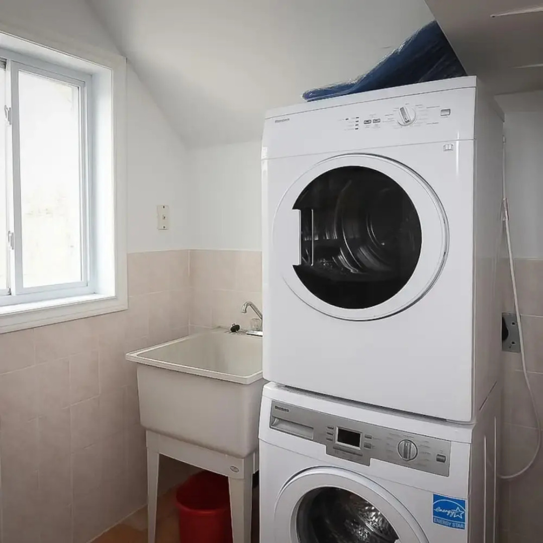 Private 2bdrm Unit With Ensuite Laundry - U5A