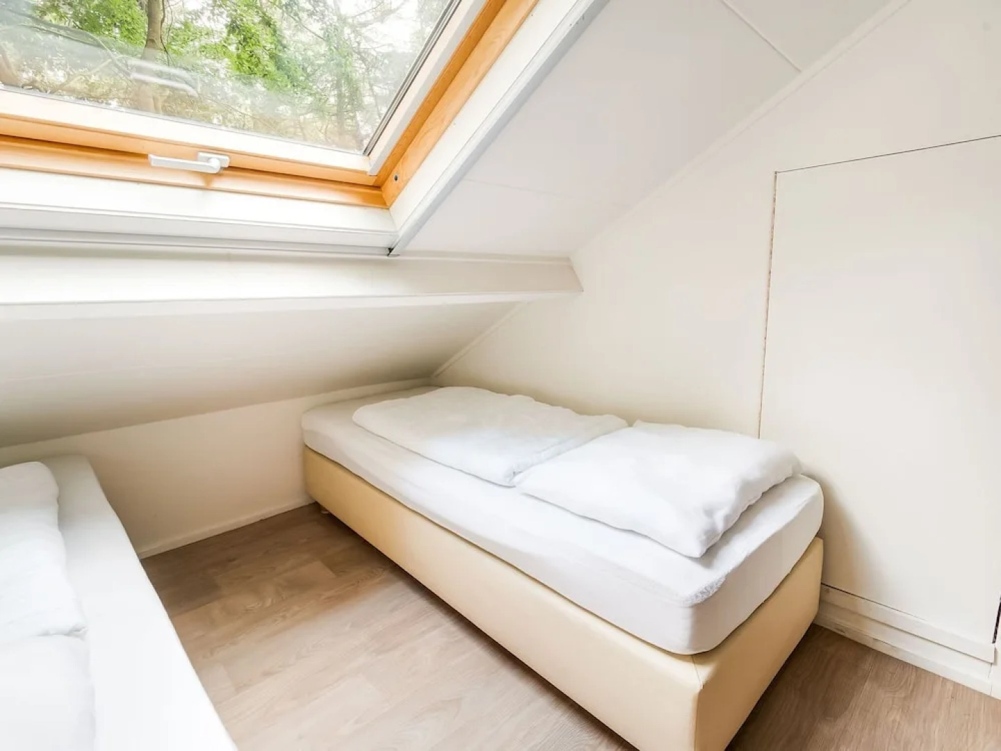 Lovely Holiday Home in Rheezerveen, in the Woods of Estate