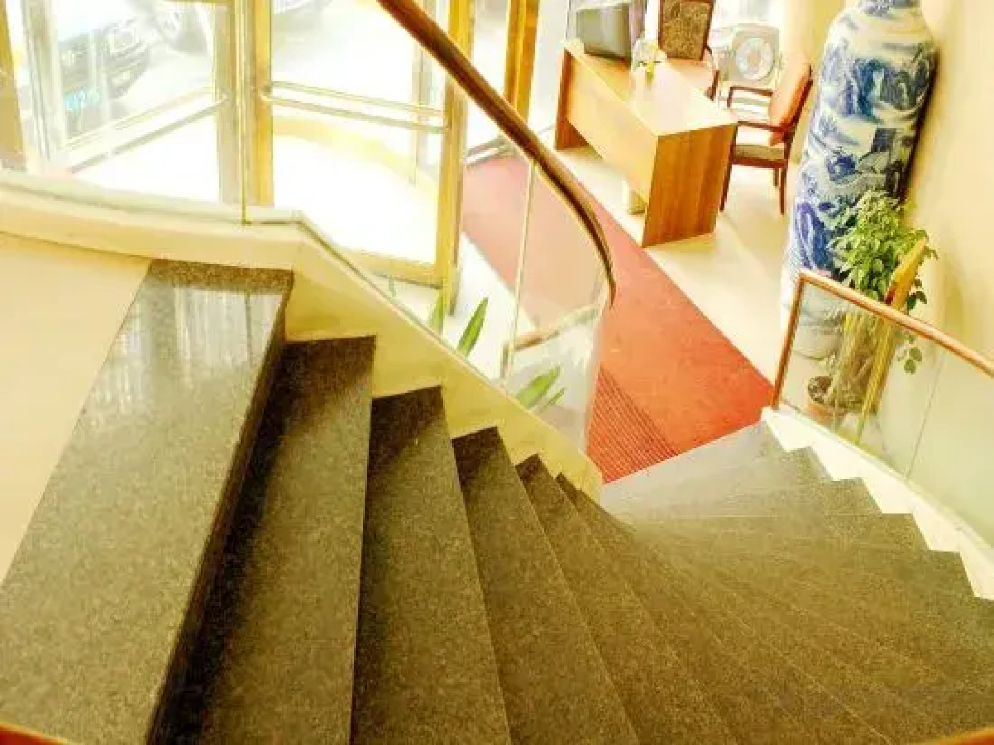 Jiujiang Coast Hotel (Happy City No.3 Middle School)