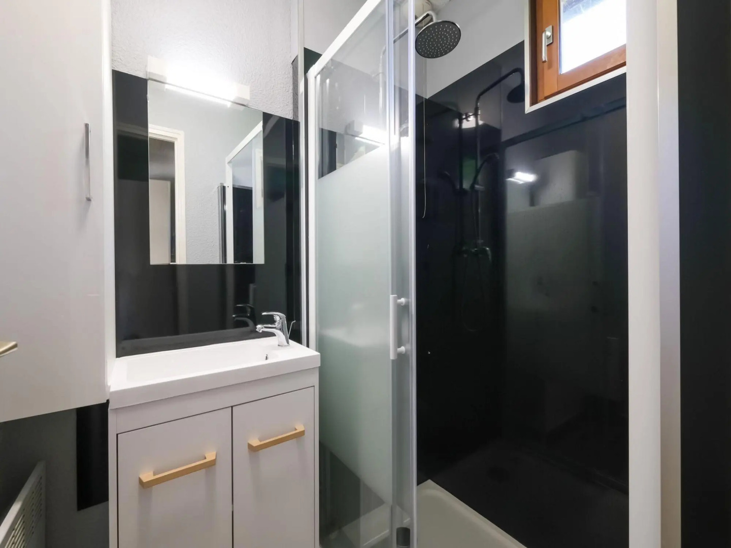 Snug Holiday Home in Signy le Petit with Private Terrace