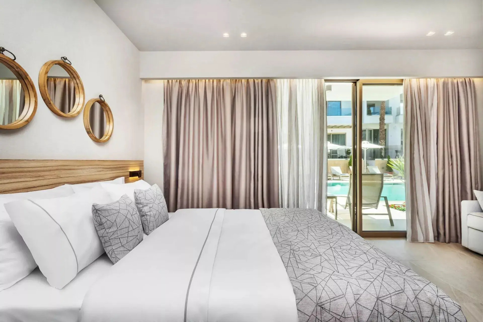 Pefki Deluxe Residences