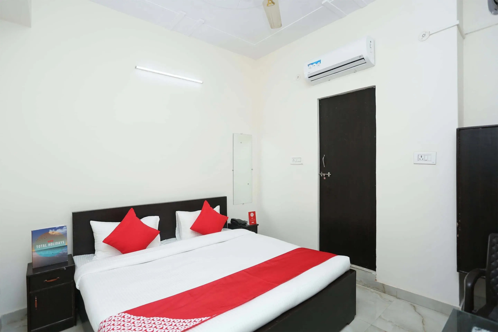 OYO 16904 Hotel Maharaja Palace