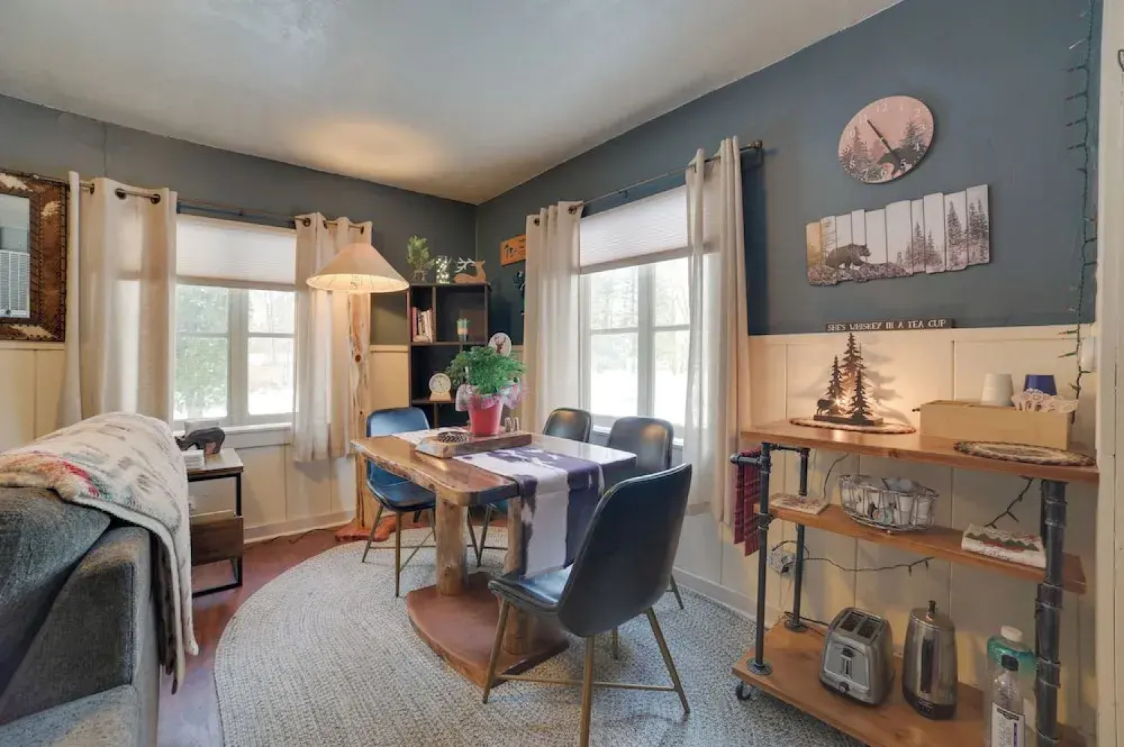 Family-friendly Cabin: Walk to Lake Access!