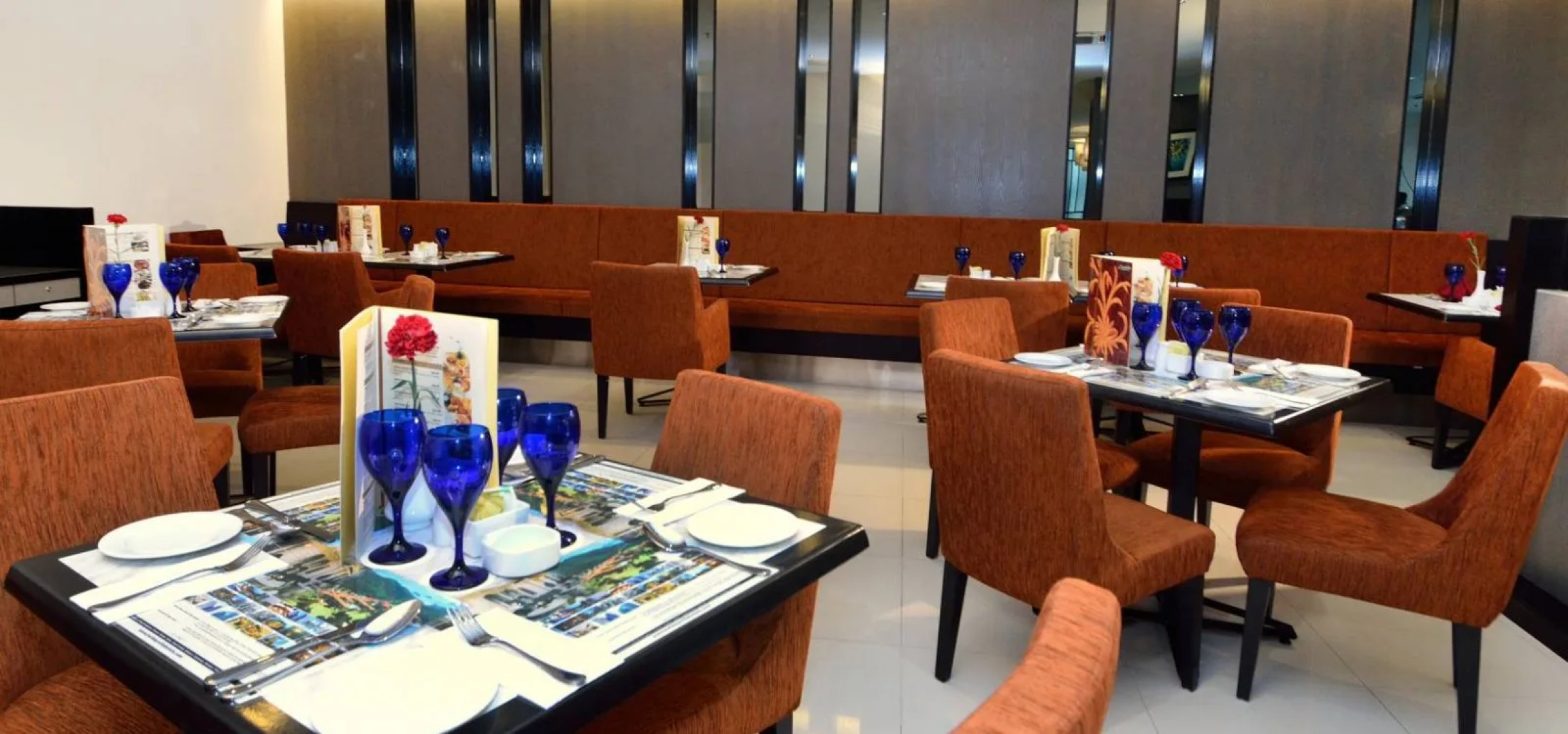 Holiday Villa Hotel & Suites