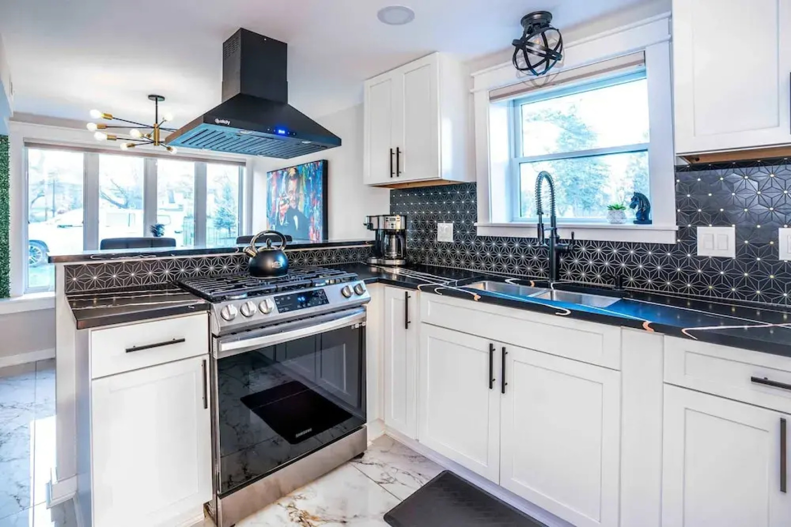 Gatsby Theme Near Downtown w Game Room, EV Charger