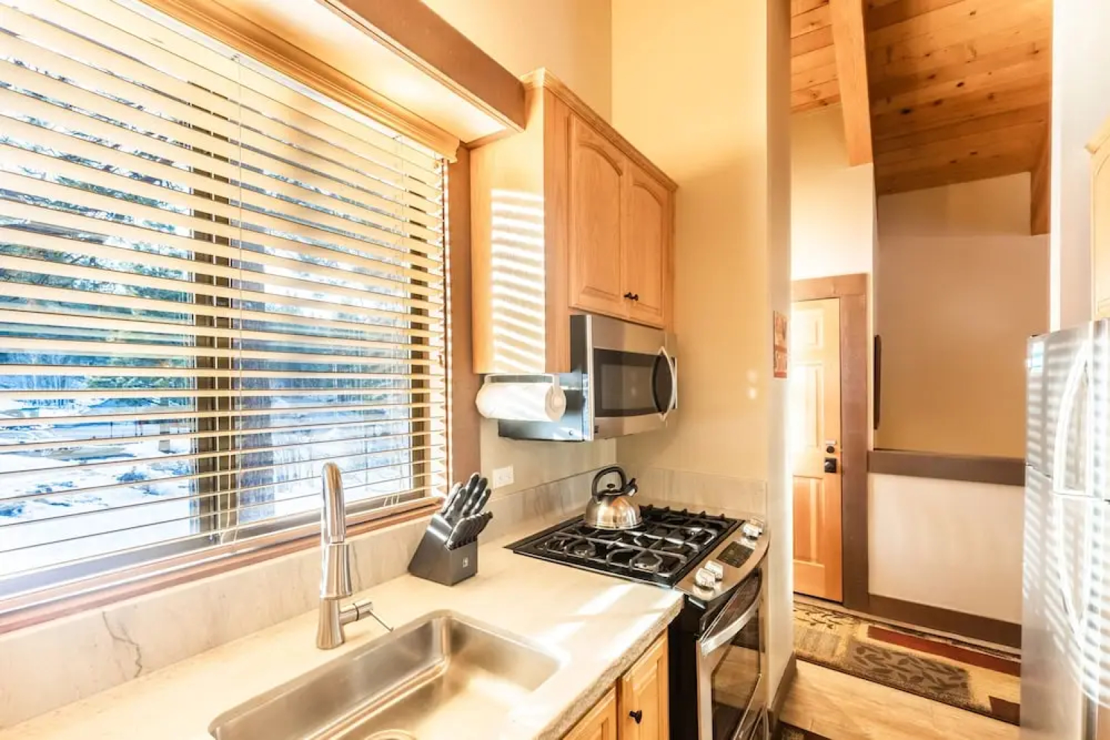 Cozy Aspen Grove 2 bed 2 bath by RedAwning Save 10% on 3 Nights, 15% on 5 Nights!
