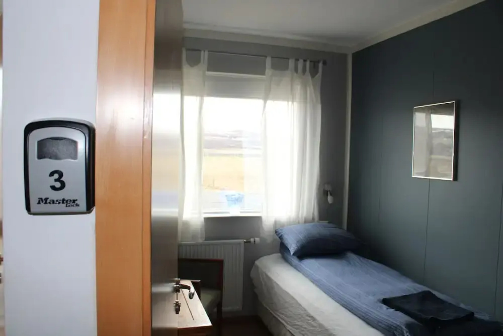 Stóri-Bakki Guesthouse with hot tub