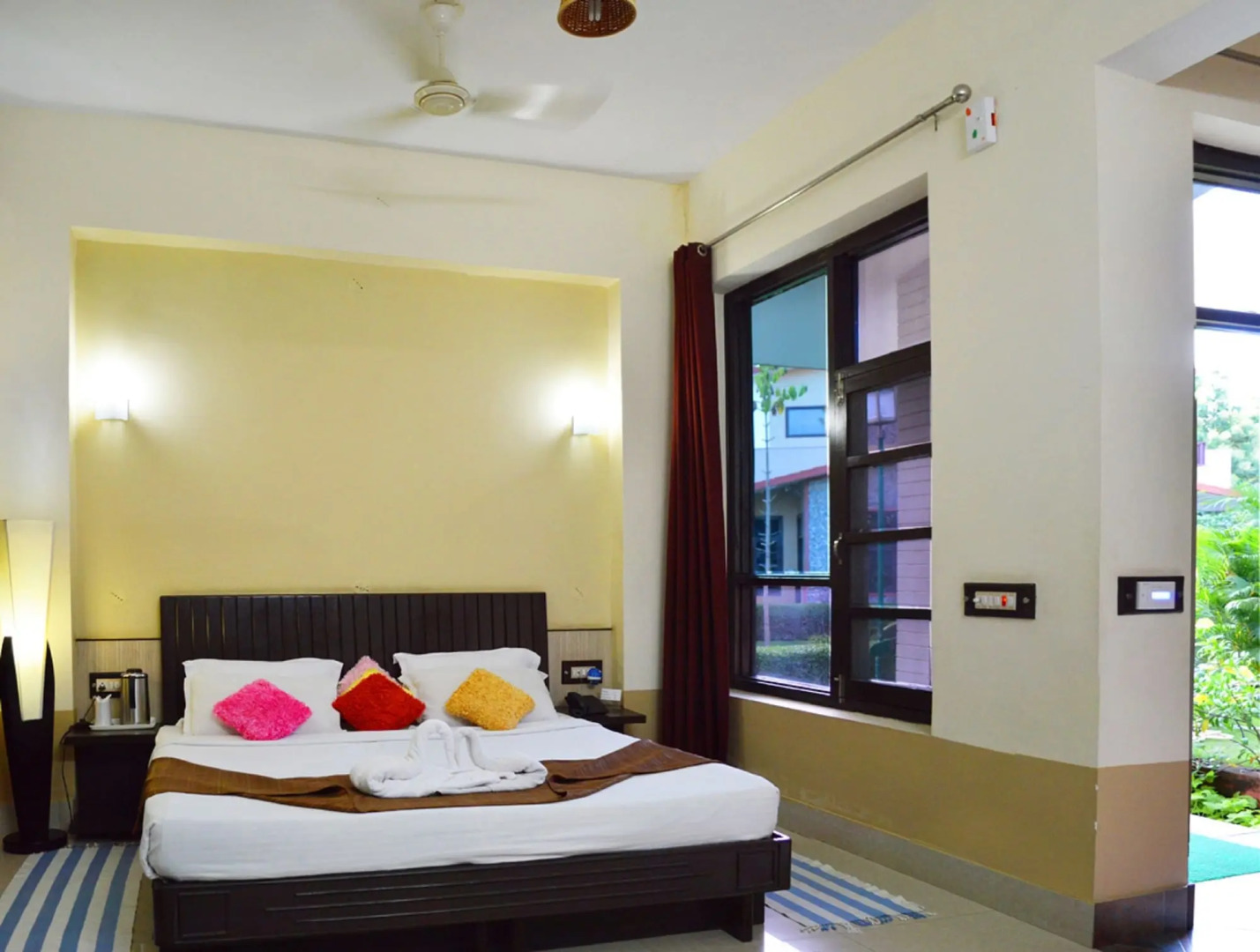 Pops Hotel & Restaurant