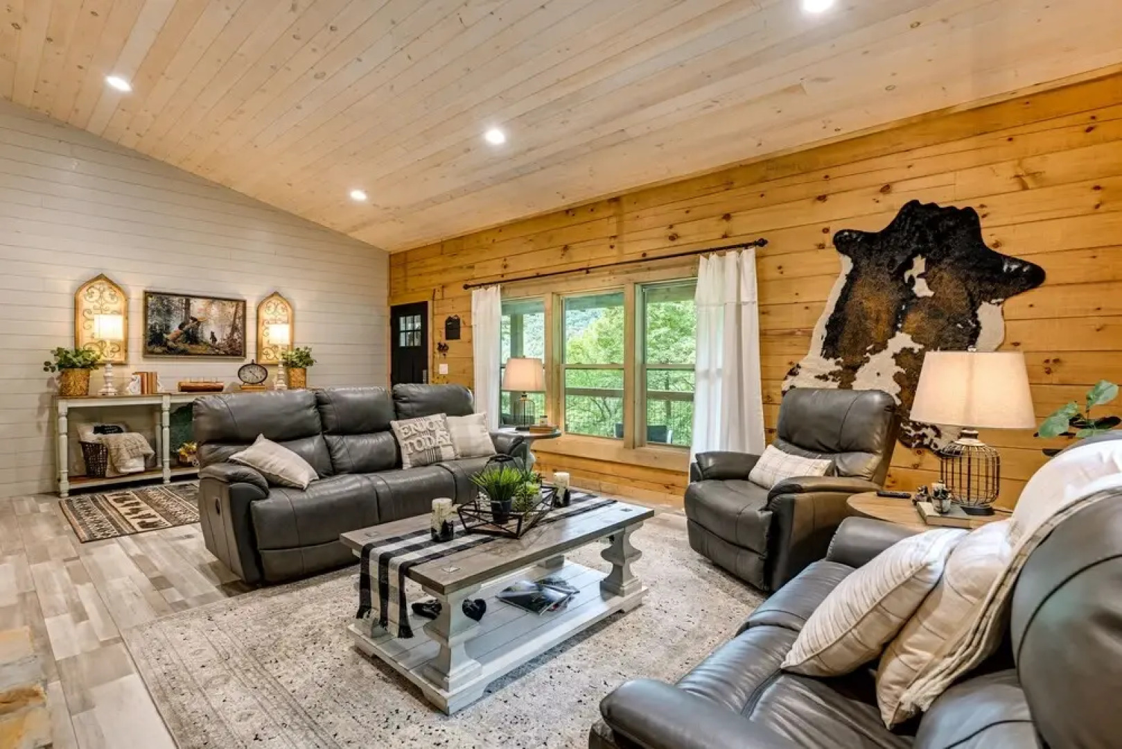 Cullowhee Cabin w/ Hot Tub, 3 Mi to Lake Glenville