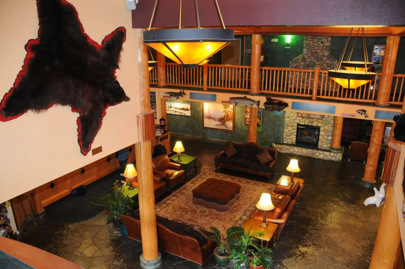 Pike's Waterfront Lodge