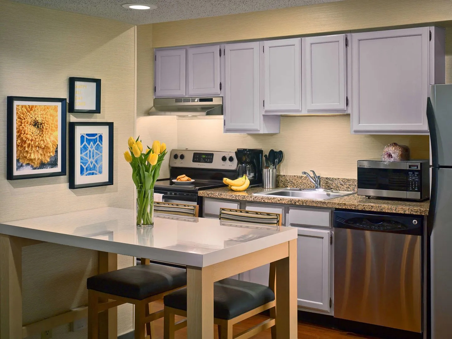 Sonesta Simply Suites Cleveland Airport
