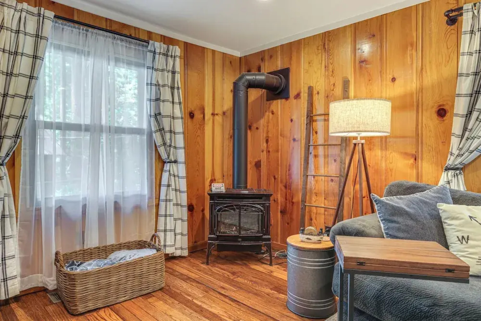 California Mountain Cabin w/ Lake Access & Deck!