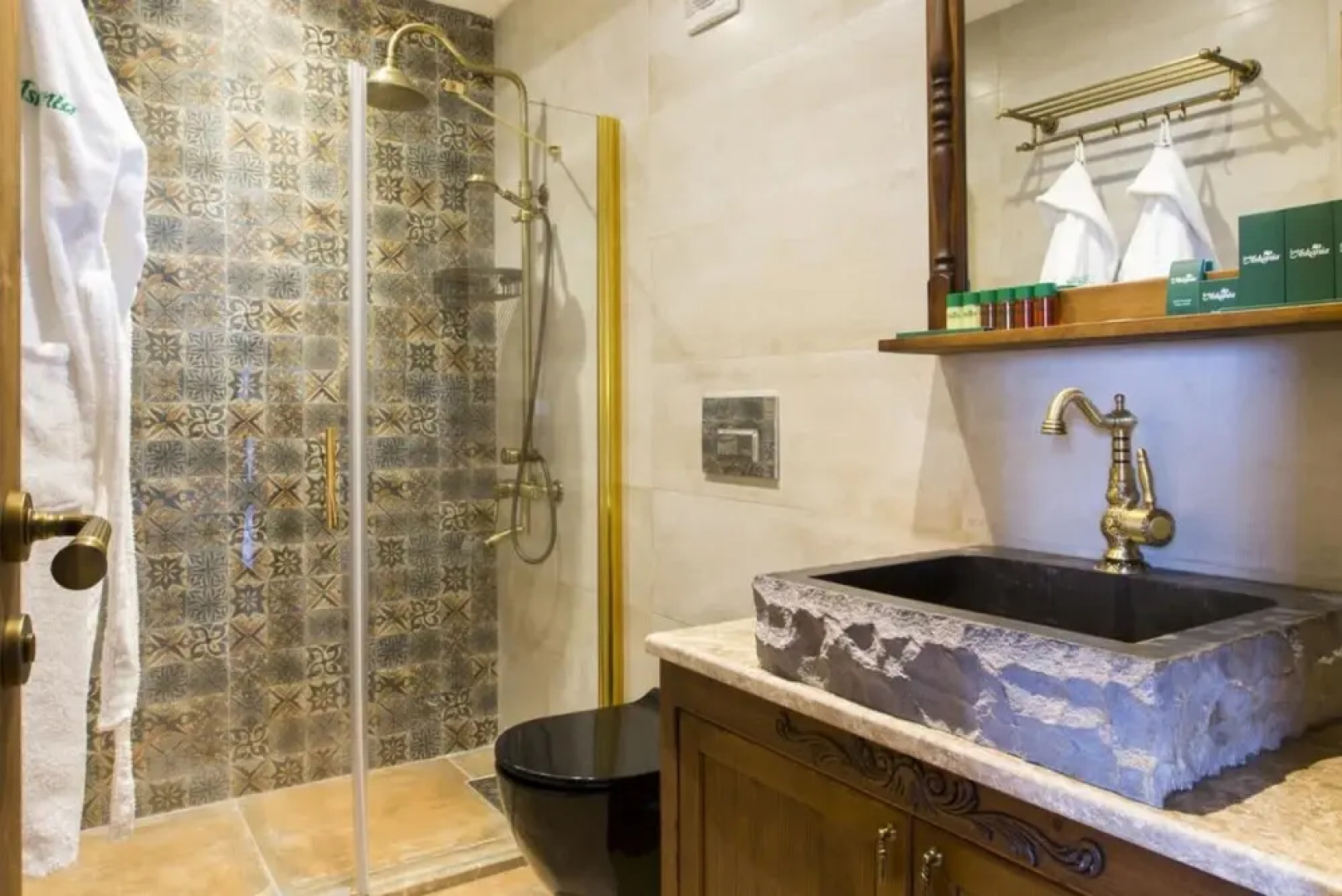 Luxurious Suits With Private Pool and Jacuzzi