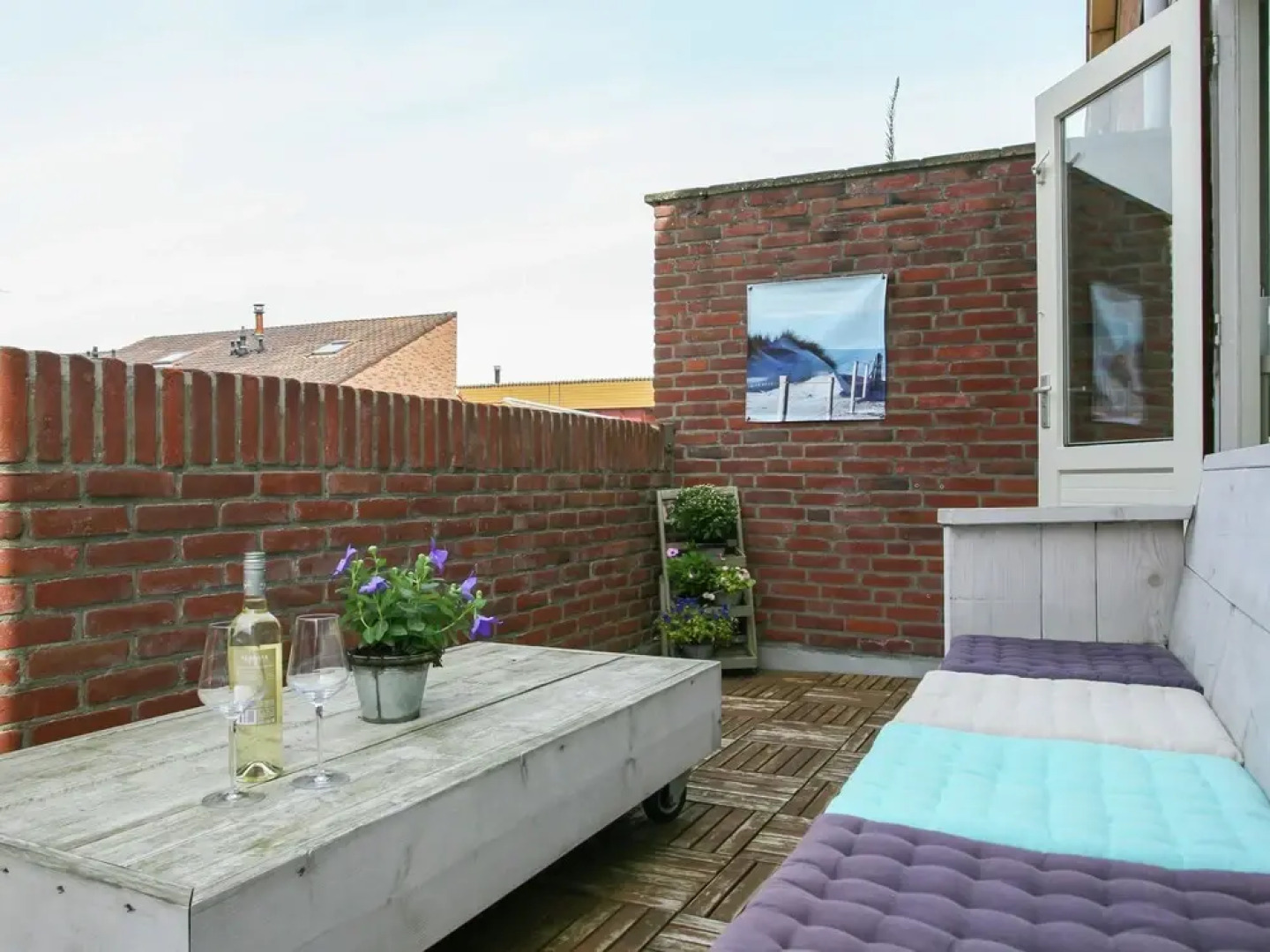 Spacious and Comfortable Holiday Home in Modernised Drive-in House