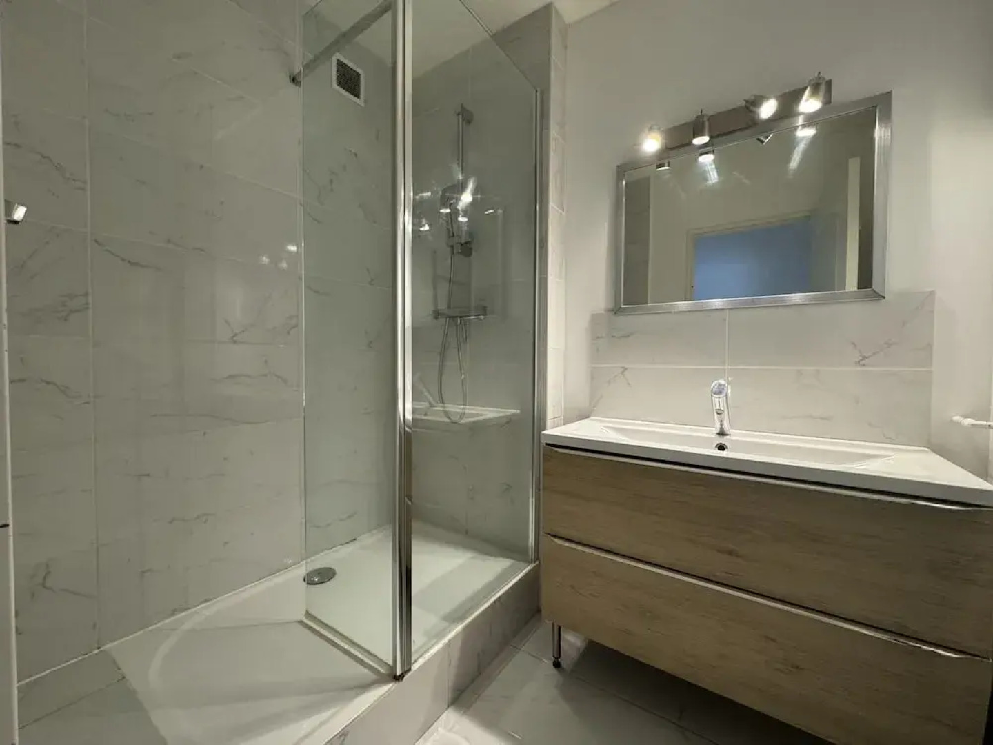 Urban Base in Le Mans - Comfort & Services