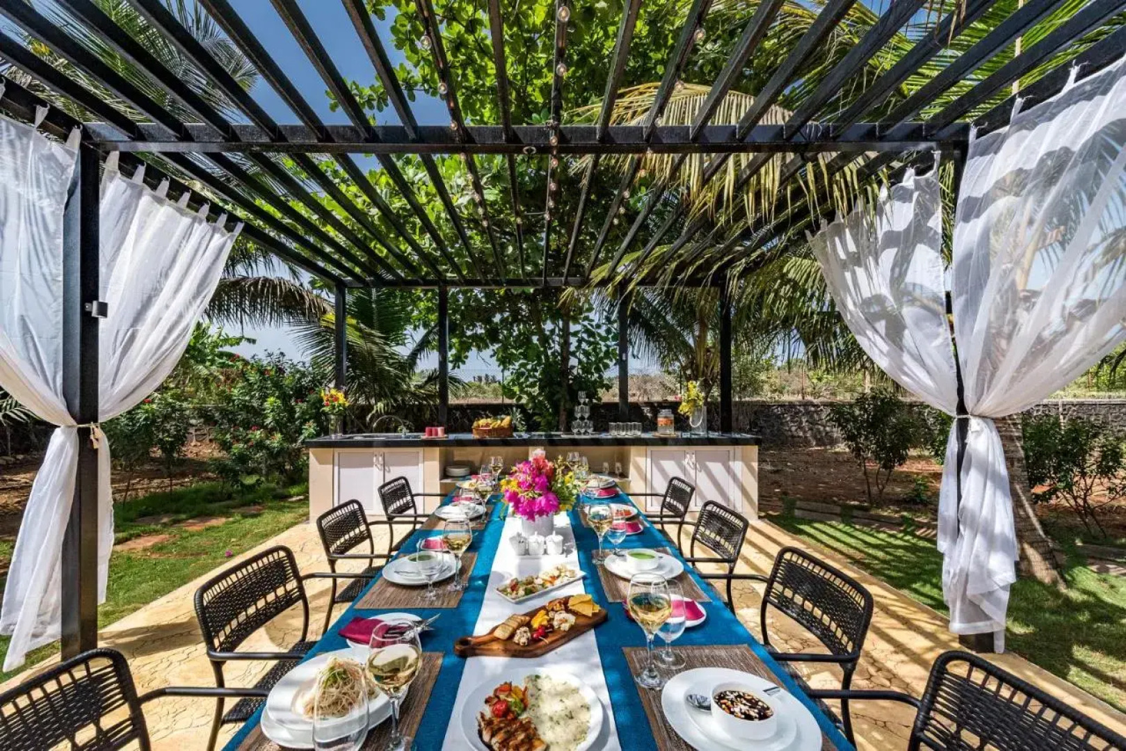 Saffron Stays Gardenia