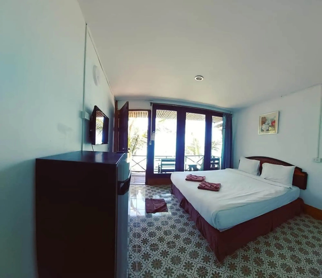 Phi Phi Cozy Seafront Resort