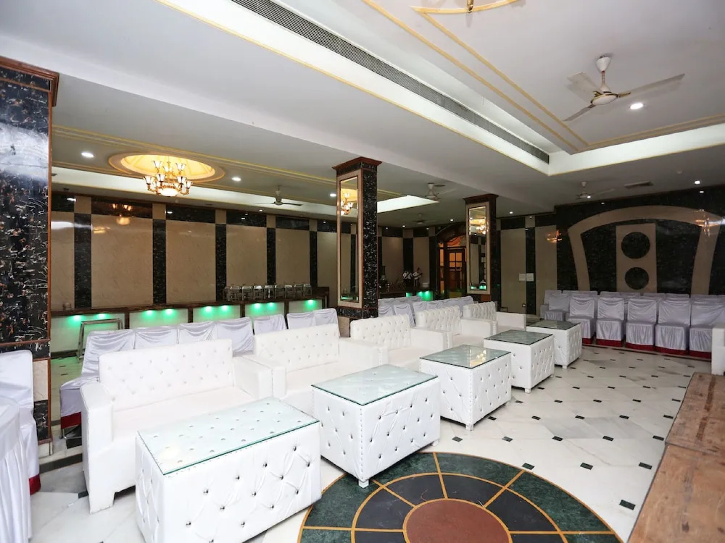 OYO 16125 Eiffel Grand Hotel