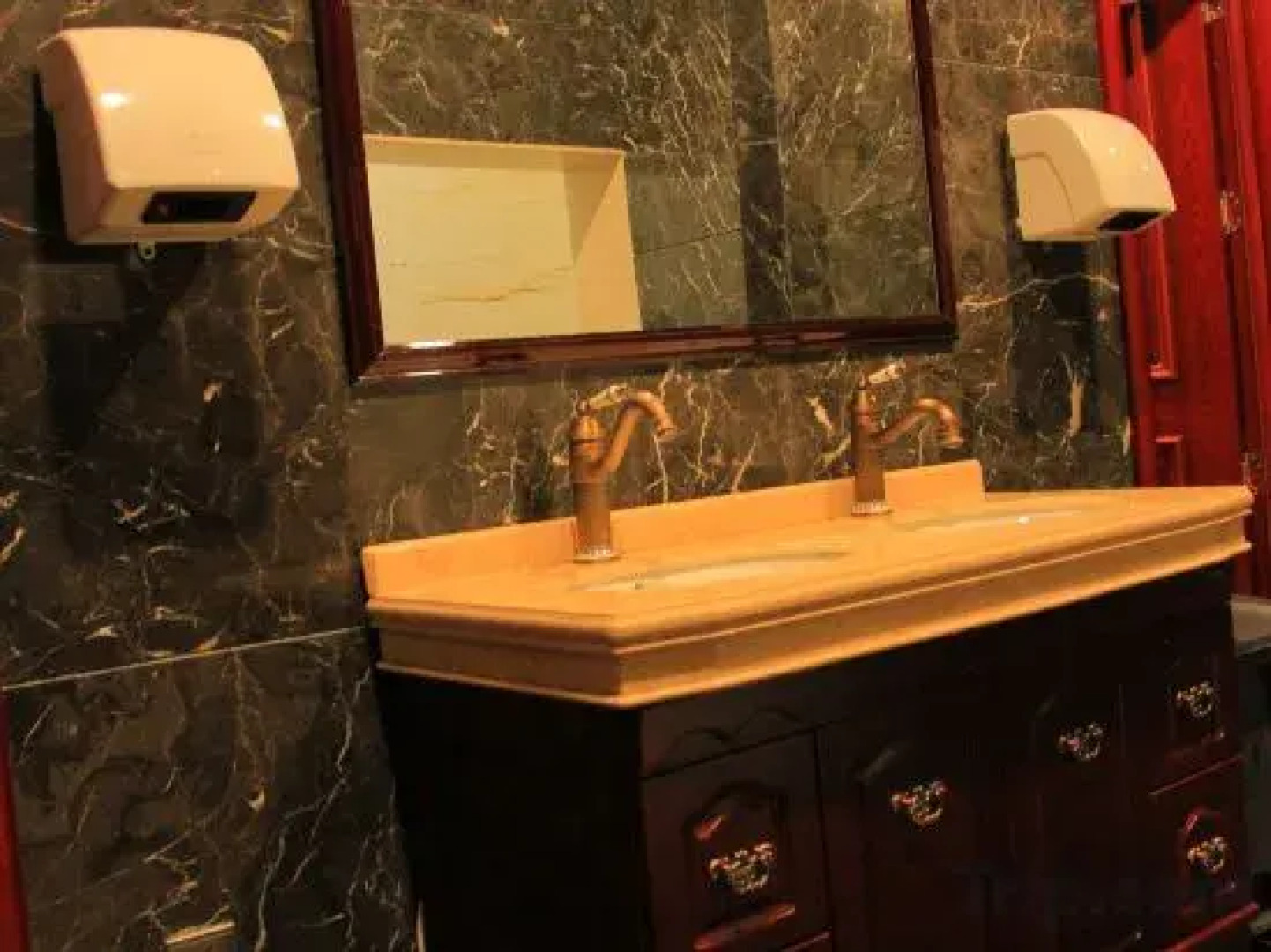 Yinlong International Hotel