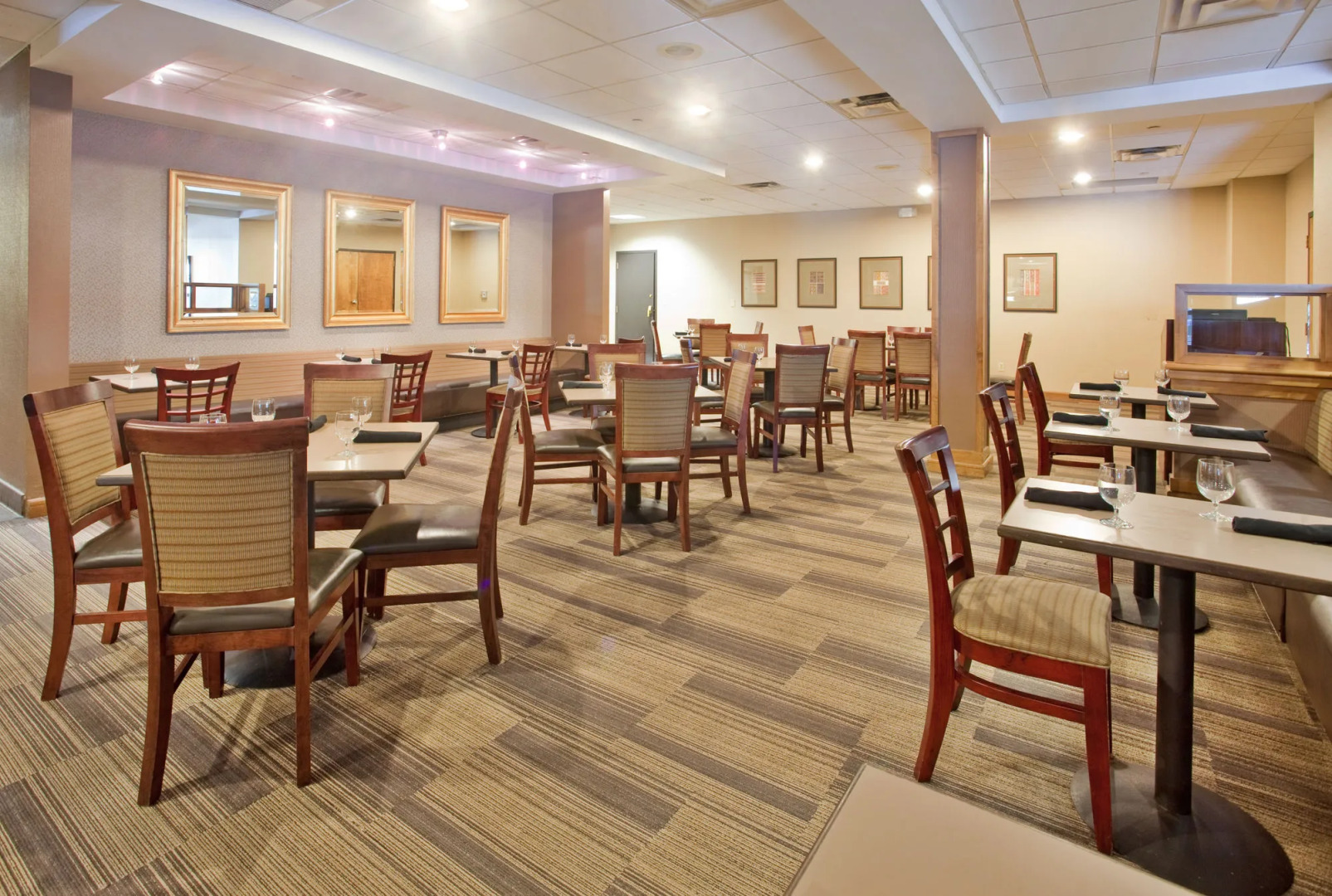 Holiday Inn Country Club Plaza