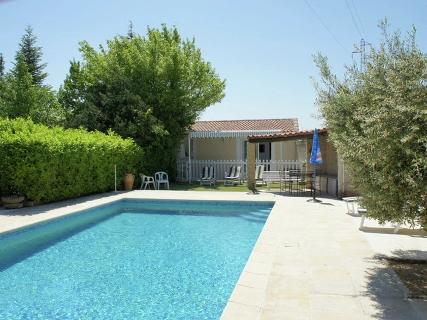 Charming Holiday Home in Robion With Swimming Pool