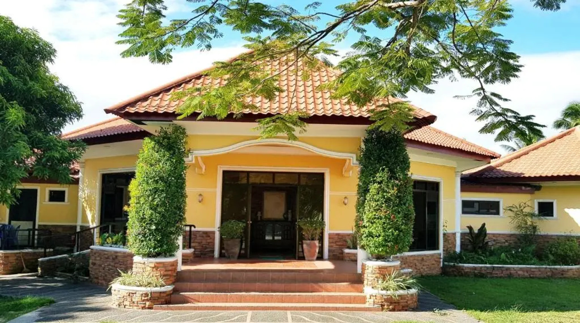 Luxor Resort and Restaurant