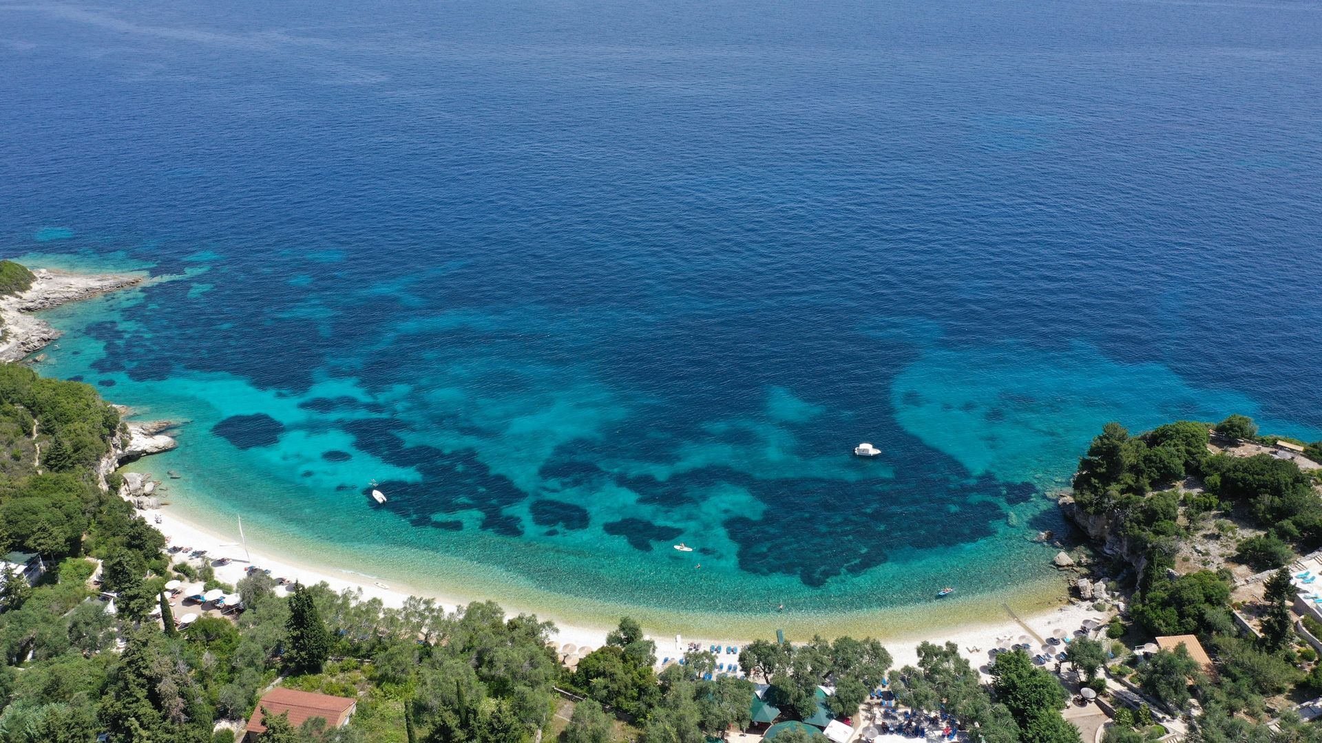 Bastas Hotel & Studios