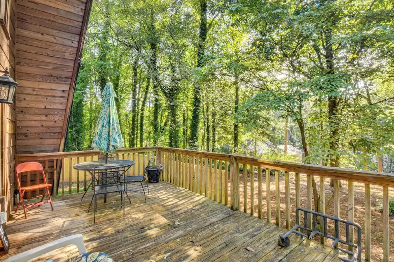 Pet-friendly Lavonia Cabin, Walk to Lake Hartwell!