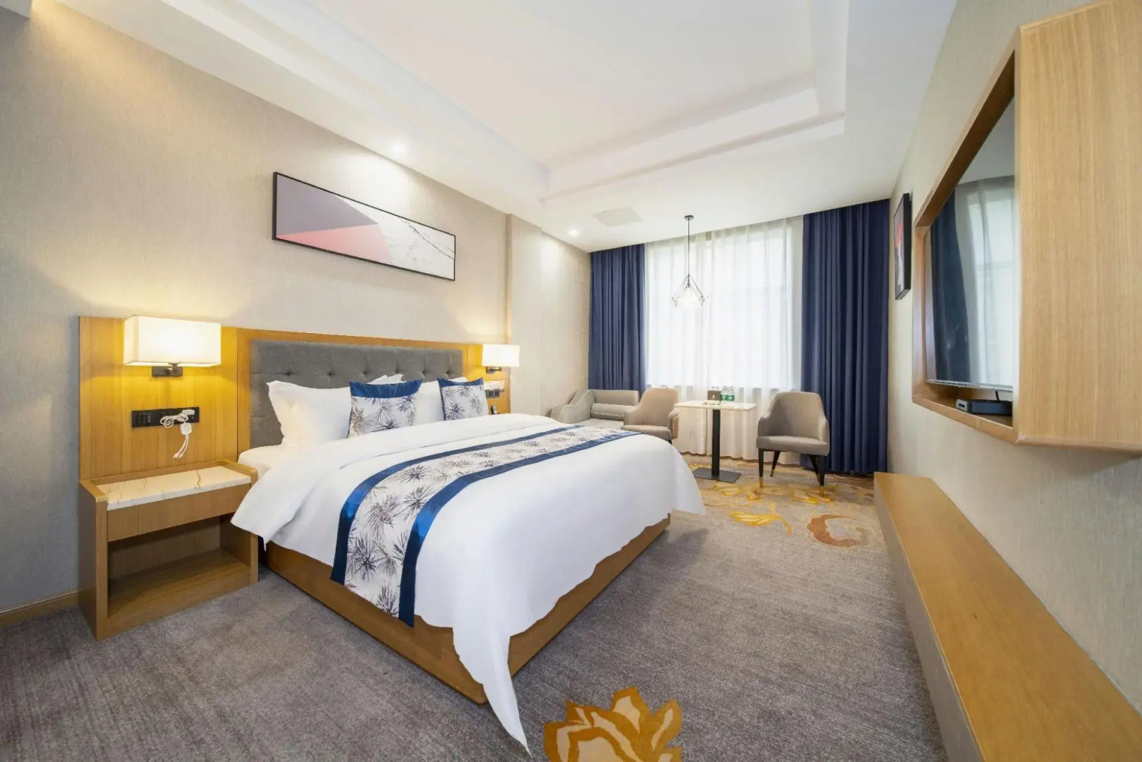 Jinfeng Hotel (Louxing Square Spring Garden Pedestrian Street Store)