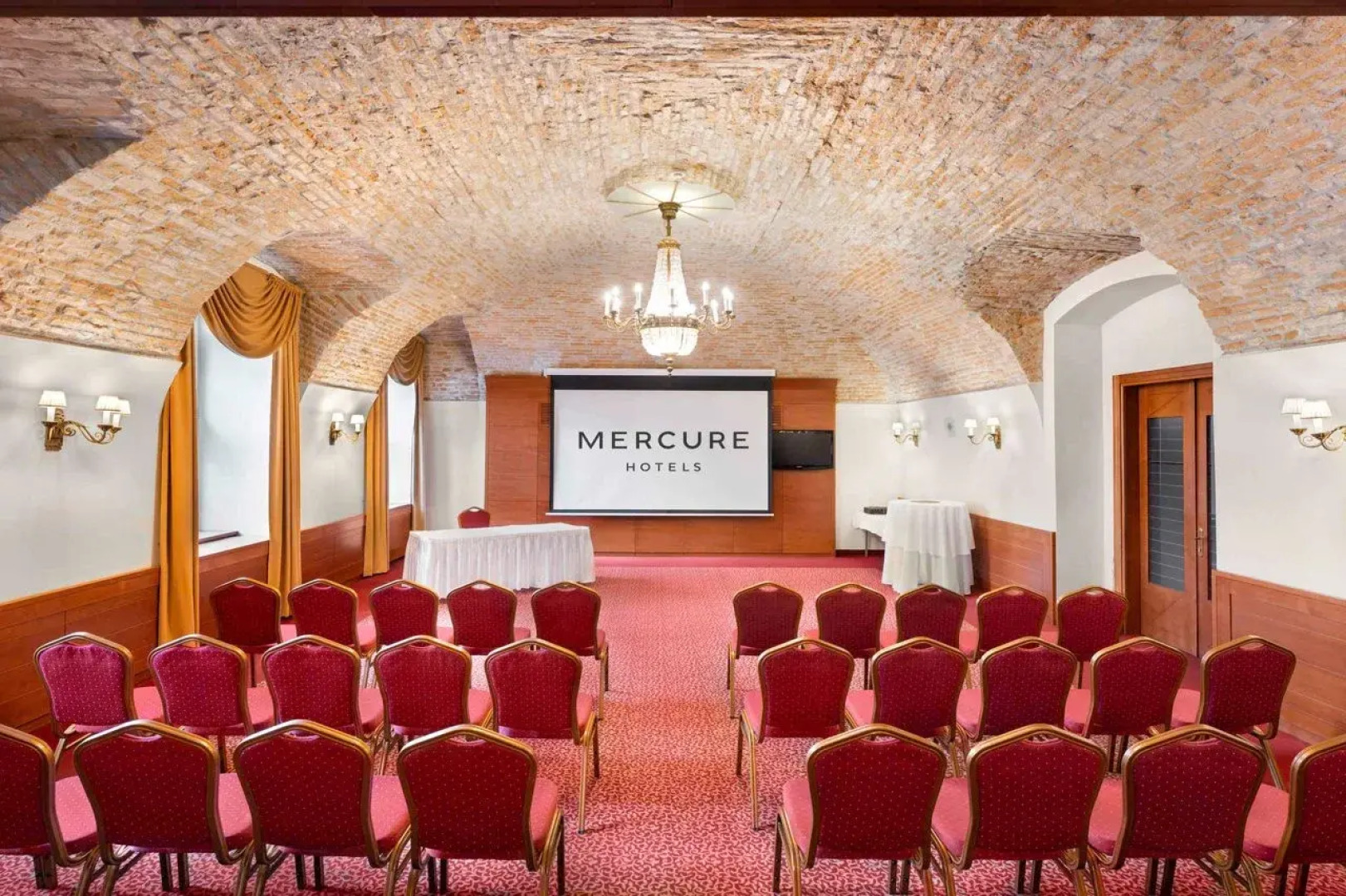 Отель Mercure Szekesfehervar Magyar Kiraly Hotel