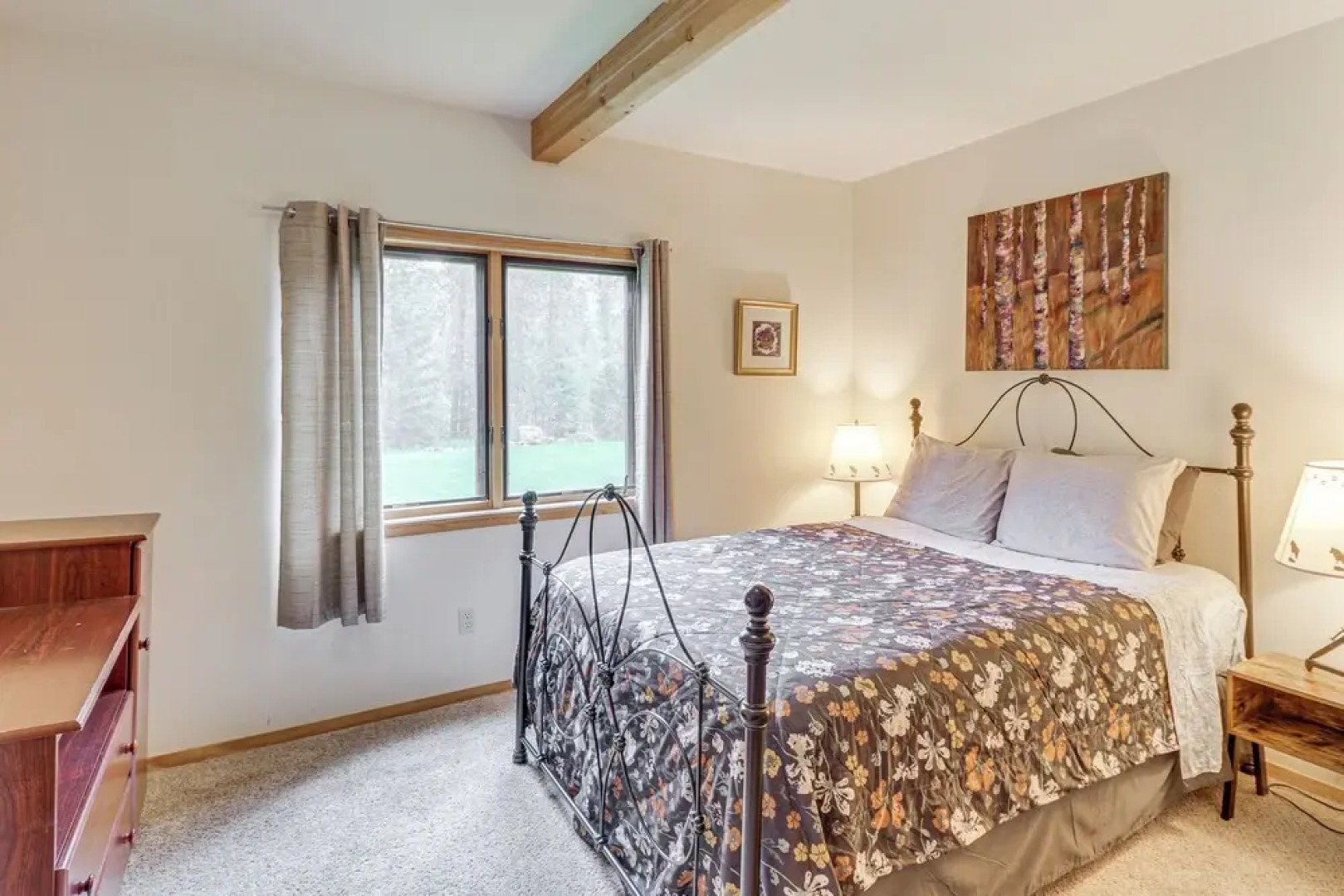 Scenic Forest Lodge Outside Glacier National Park!