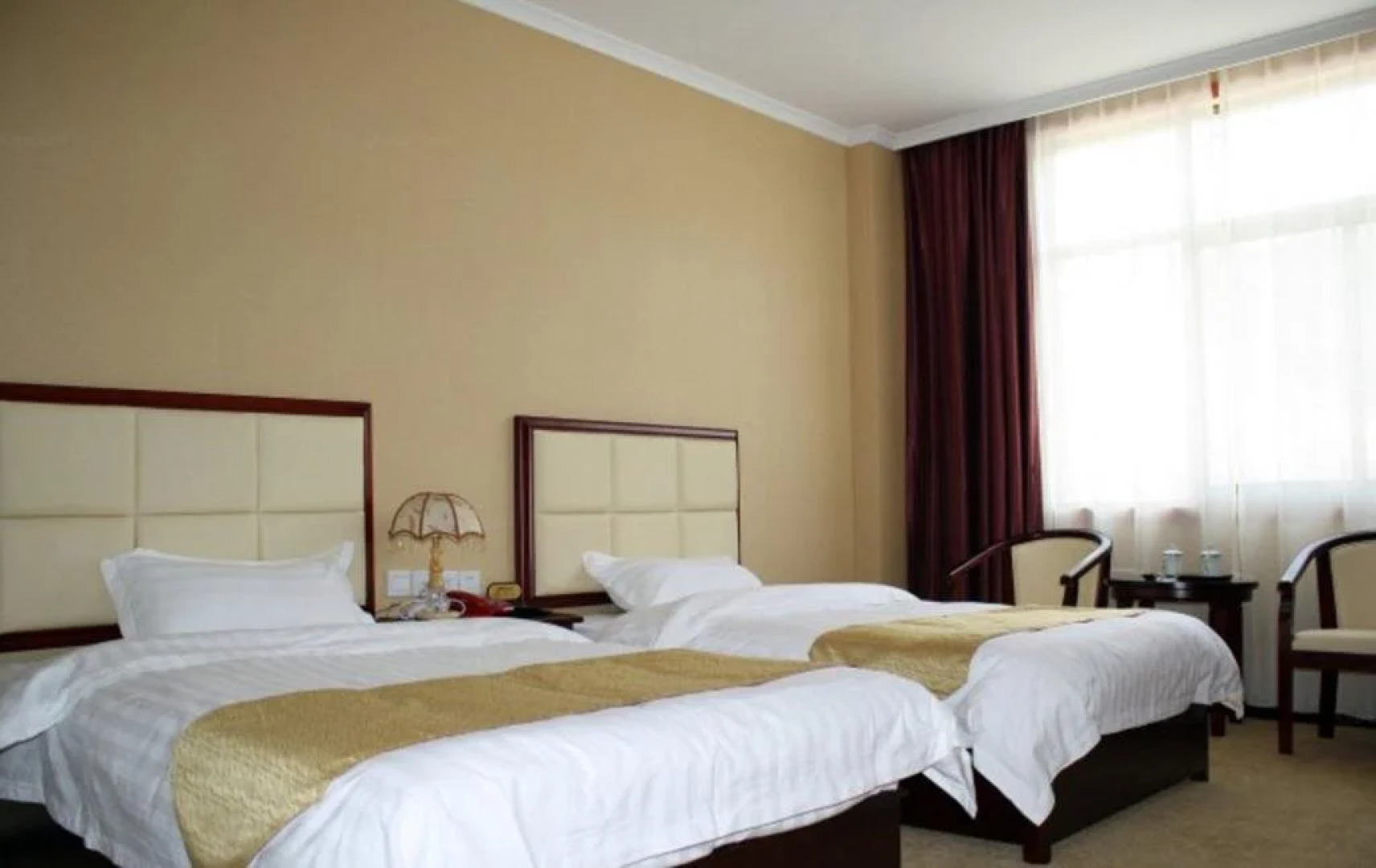 Taiyang Baozuo Hotel