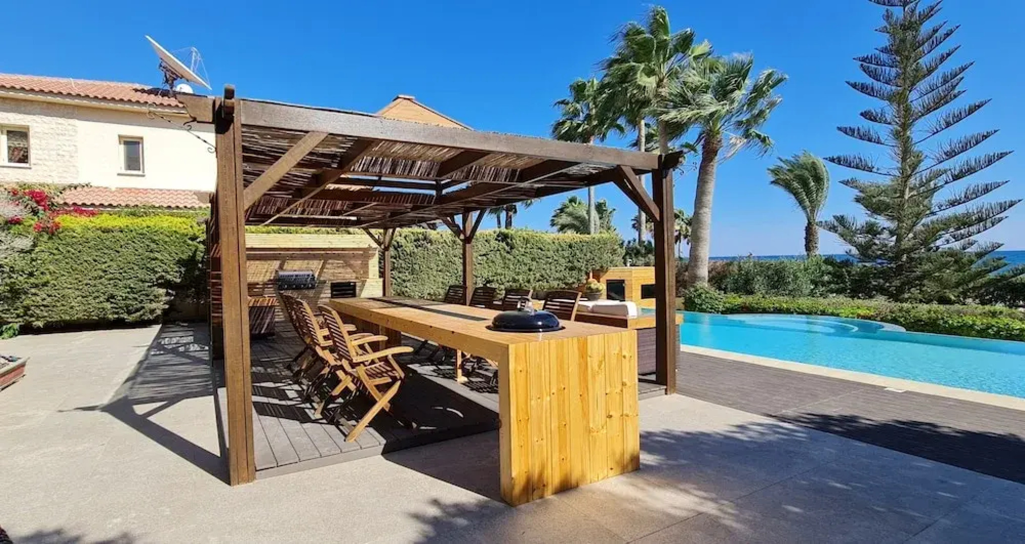Stunning 5-bed Beach Front Villa, Private Beach