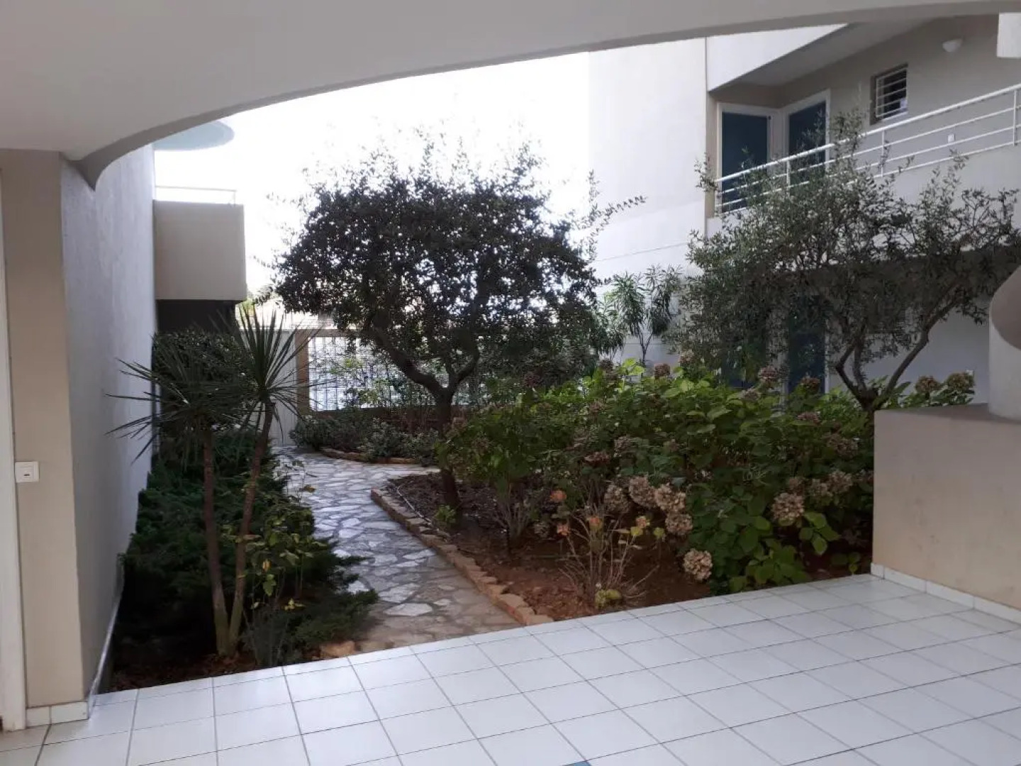 F2 Immeuble les pieds dans l'eau