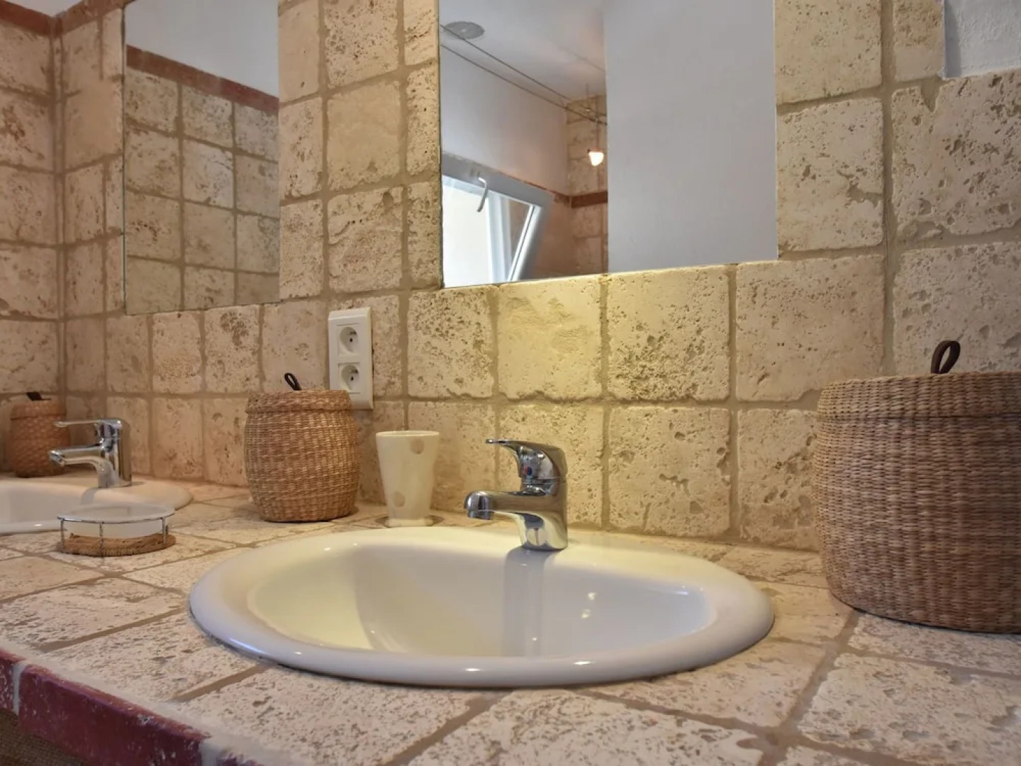 Private Infinity Pool, Beautiful View of Mont Ventoux, a Dream Spot!