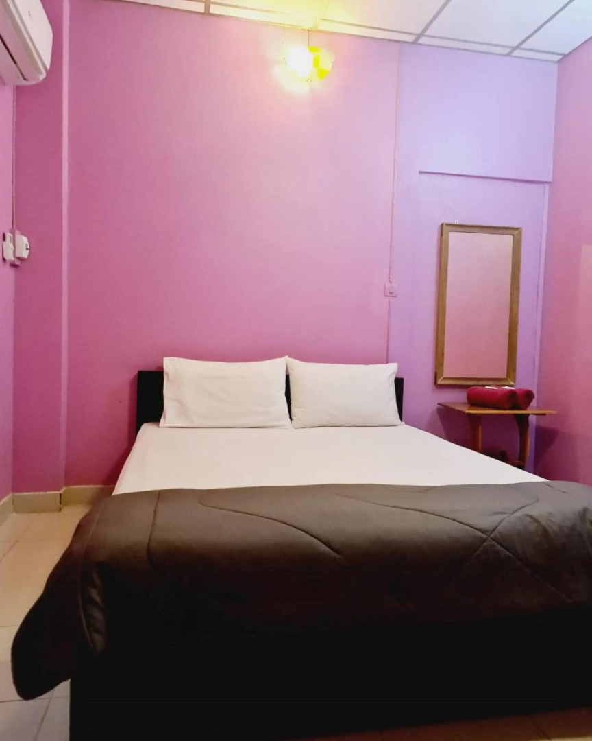 Royal Land Mae Klong Hotel