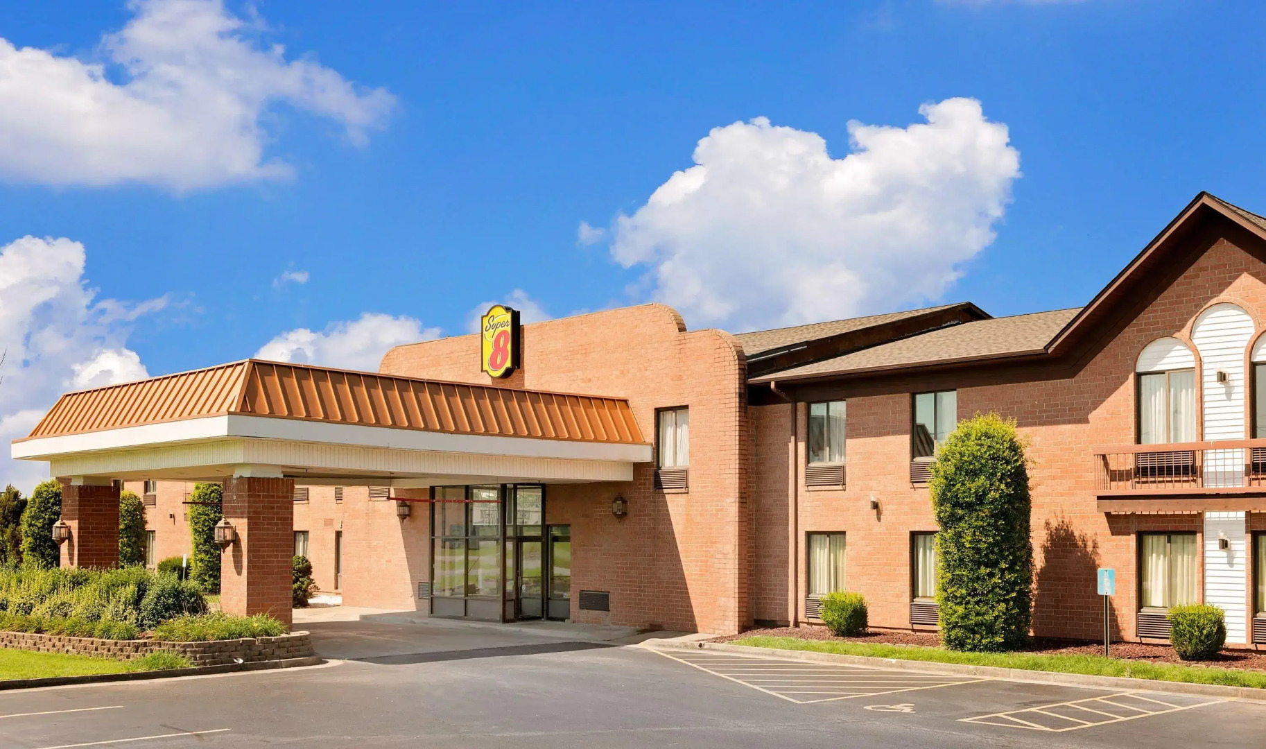 Super 8 by Wyndham Metropolis