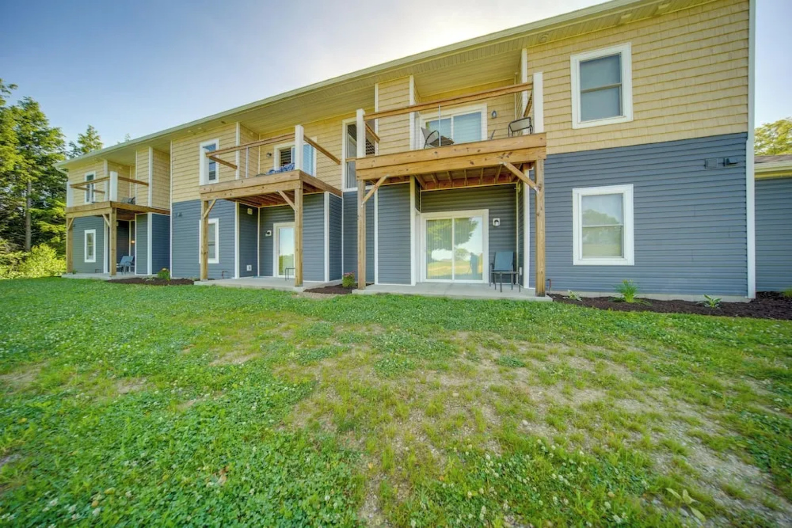 Balcony+ Golf Course View: Quiet Erie Getaway