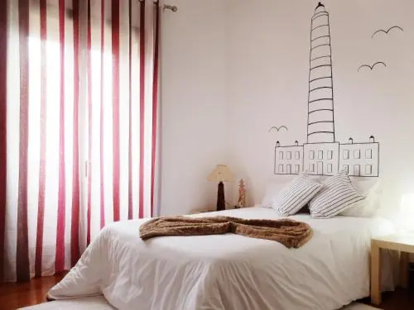 OC Salon Charm Hostel & Suites