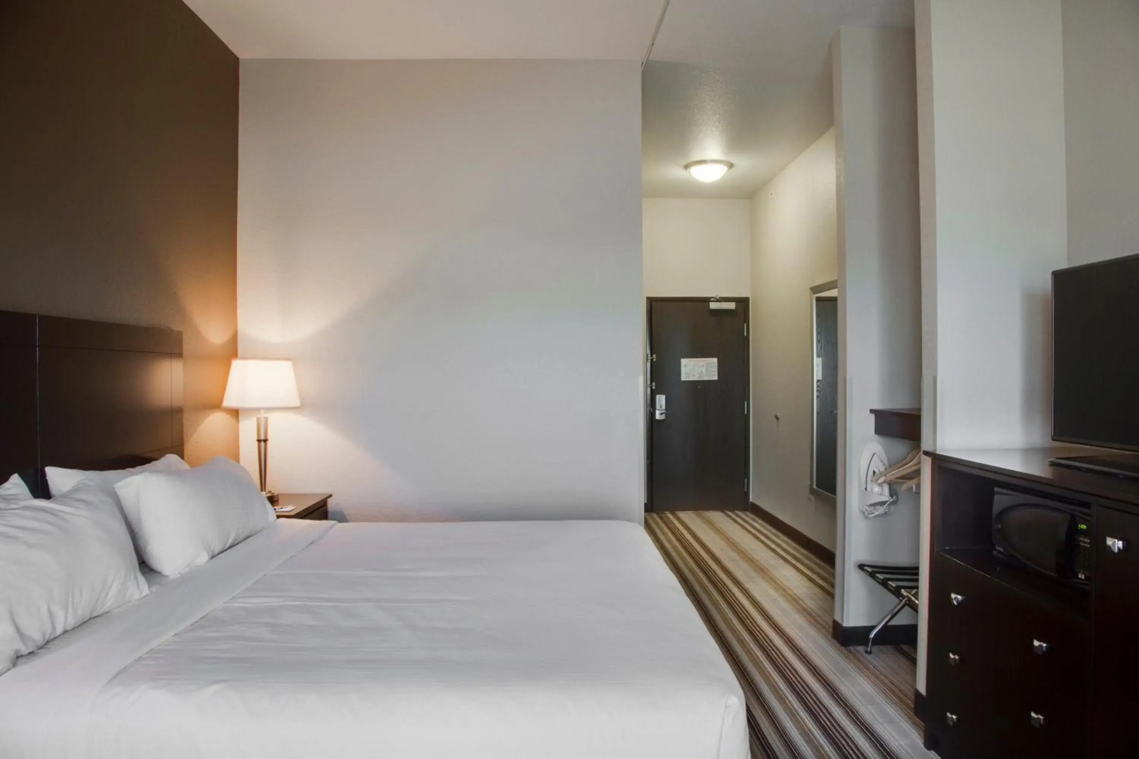 Holiday Inn Express & Suites Nevada by IHG