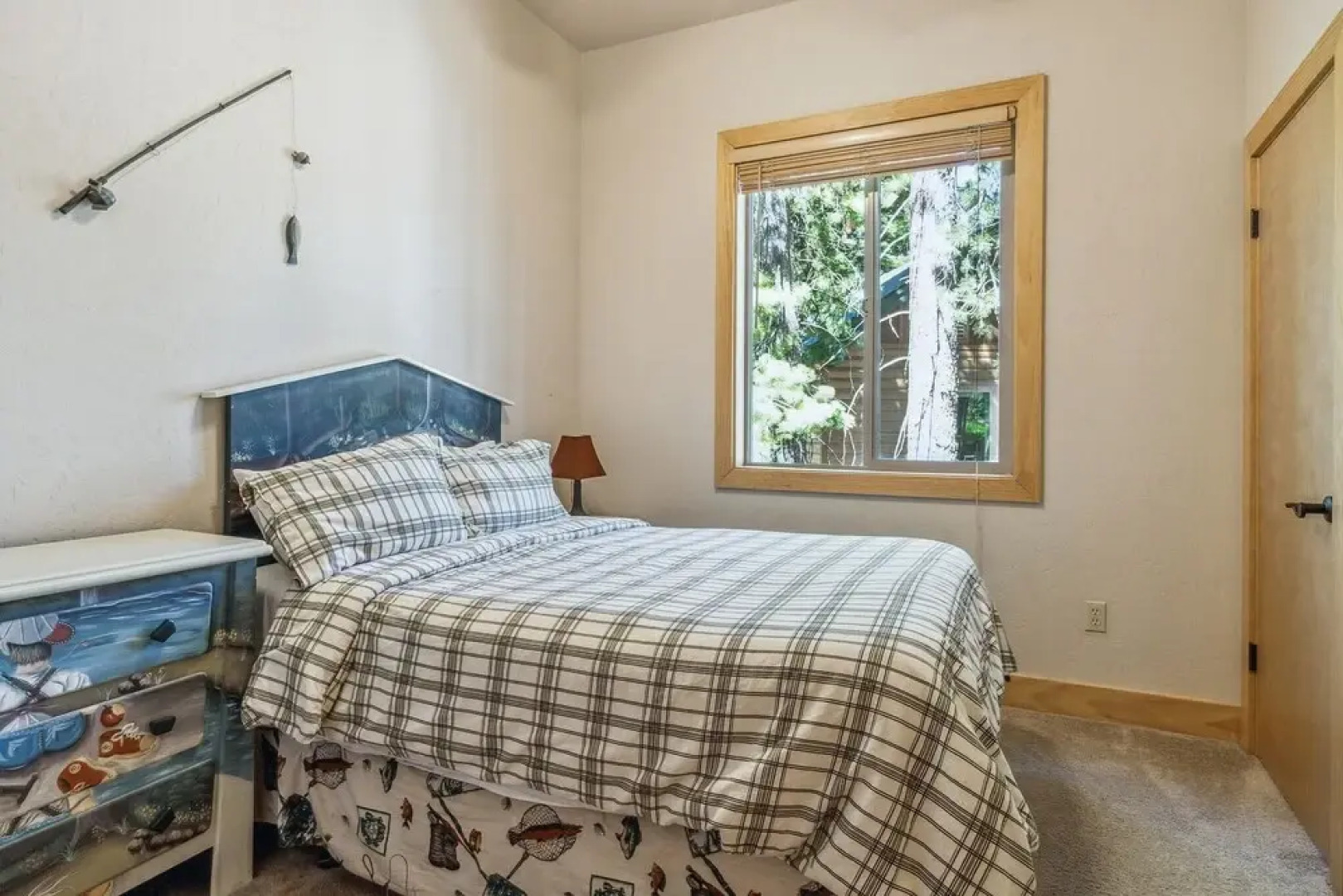 Spacious 4br/3ba. Continuous hot Water Tank! 4 Bedroom Home by Redawning